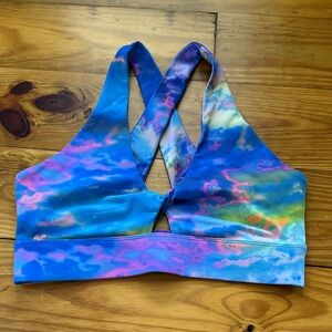 Fabletics Oasis twist medium impact Colorful Tie-Dye Sports Bra - Blue Pink Gree